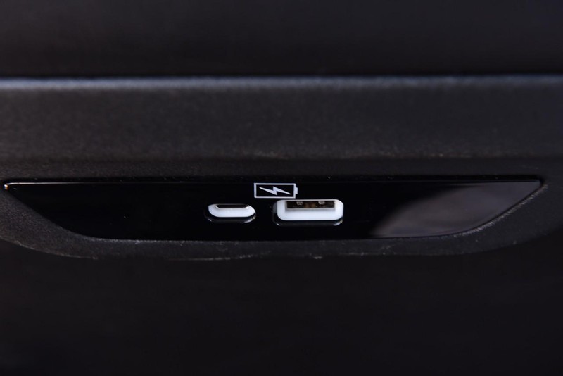 Chrysler Pacifica Vehicle Full-screen Gallery Image 24