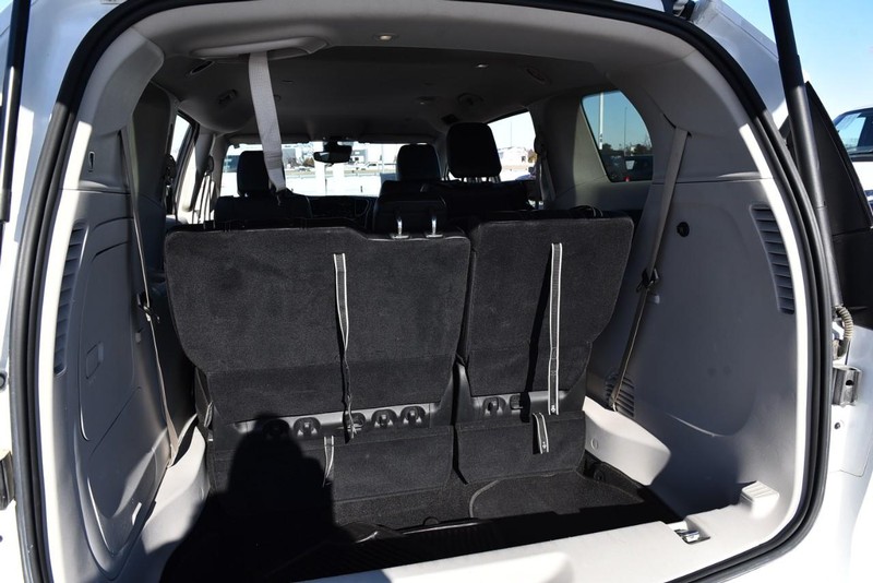 Chrysler Pacifica Vehicle Full-screen Gallery Image 27