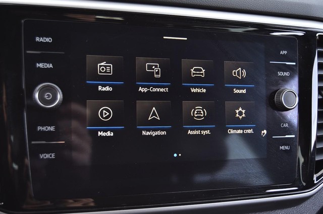 Volkswagen Atlas Cross Sport Vehicle Image 14