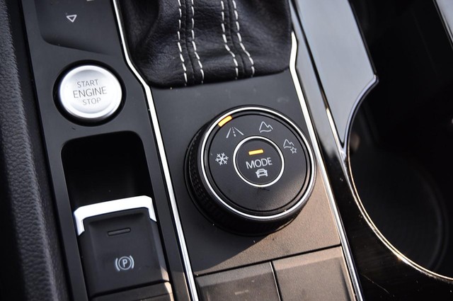 Volkswagen Atlas Cross Sport Vehicle Image 17