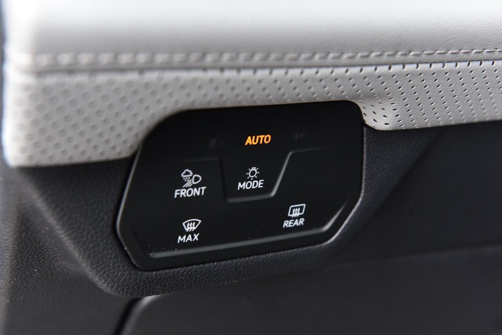 Volkswagen Atlas Vehicle Full-screen Gallery Image 11