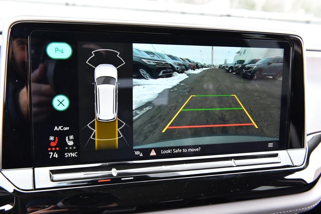 Volkswagen Atlas Vehicle Full-screen Gallery Image 13