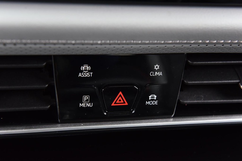 Volkswagen Atlas Vehicle Full-screen Gallery Image 15