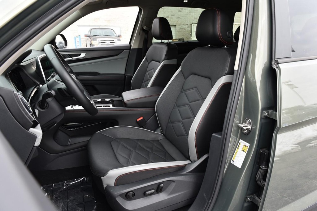 Volkswagen Atlas Vehicle Full-screen Gallery Image 19