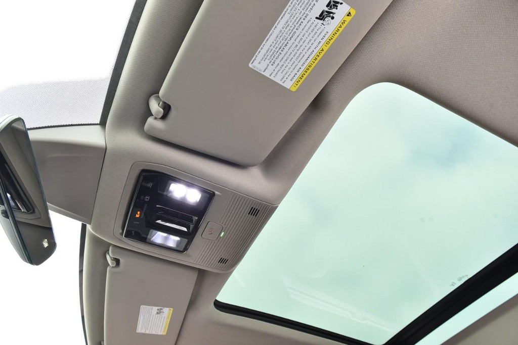 Volkswagen Atlas Vehicle Full-screen Gallery Image 21