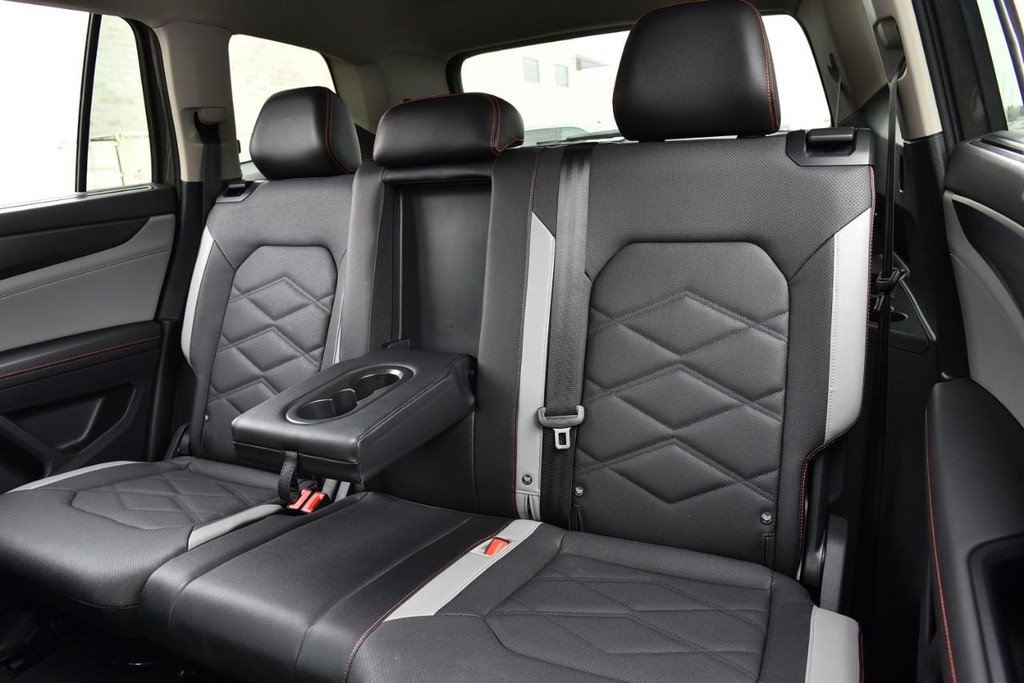 Volkswagen Atlas Vehicle Full-screen Gallery Image 22