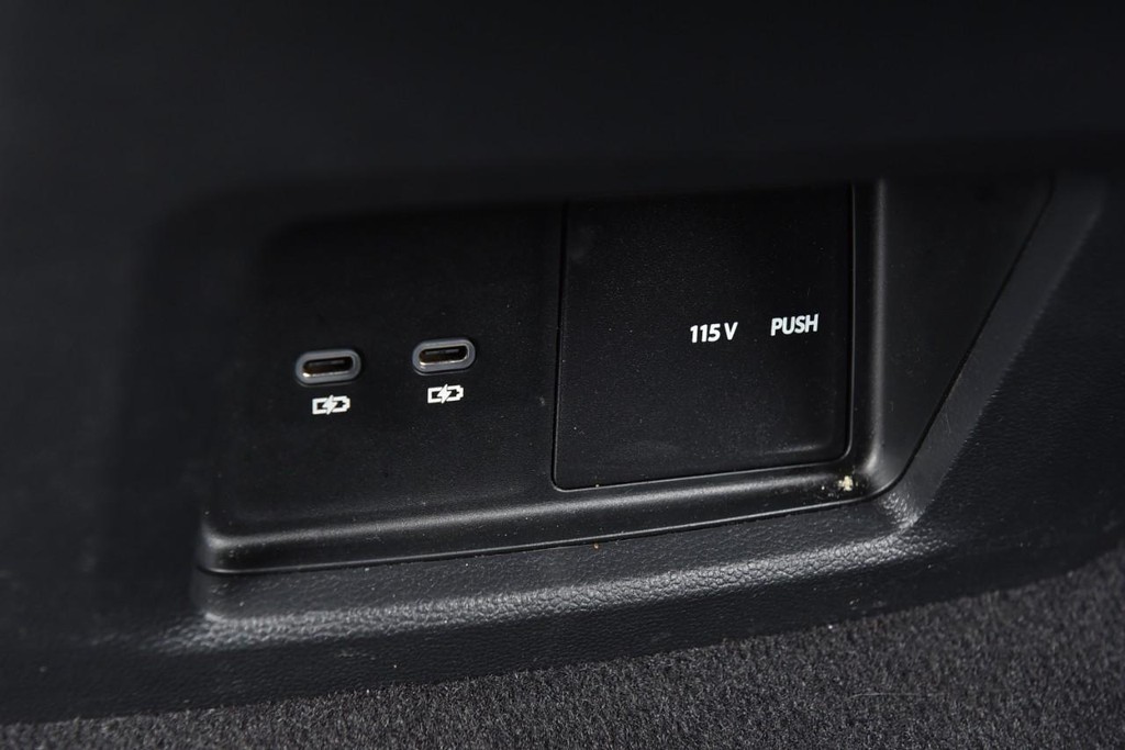 Volkswagen Atlas Vehicle Full-screen Gallery Image 24