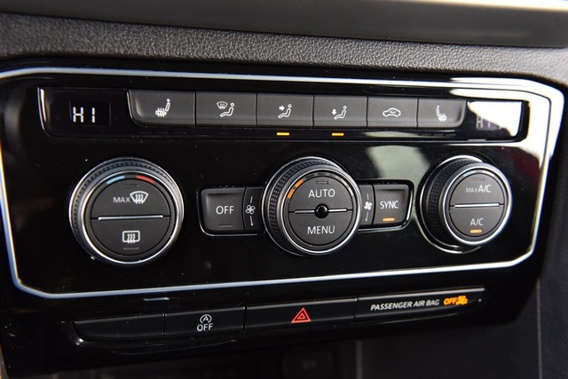 Volkswagen Atlas Cross Sport Vehicle Image 15