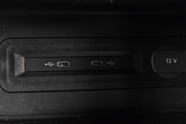 Volkswagen Atlas Cross Sport Vehicle Image 16