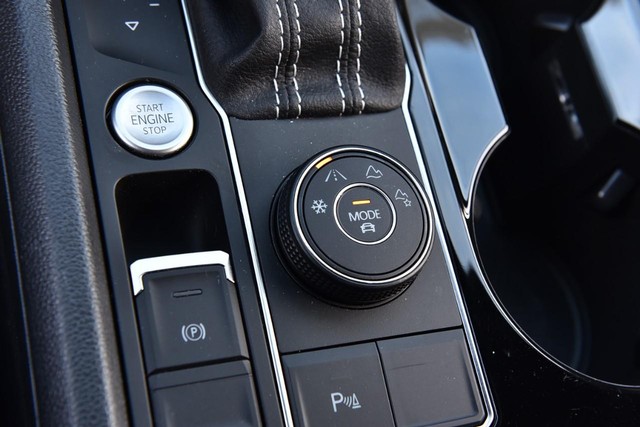 Volkswagen Atlas Cross Sport Vehicle Image 17