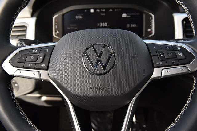 Volkswagen Atlas Cross Sport Vehicle Image 18