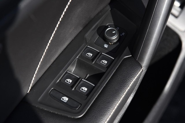 Volkswagen Tiguan Vehicle Image 08