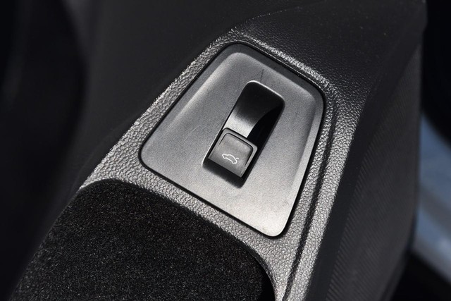 Volkswagen Tiguan Vehicle Image 09