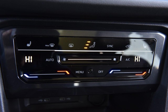 Volkswagen Tiguan Vehicle Image 15