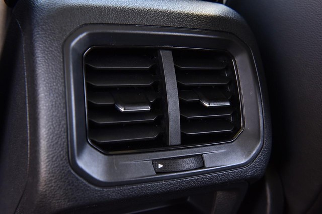 Volkswagen Tiguan Vehicle Image 23