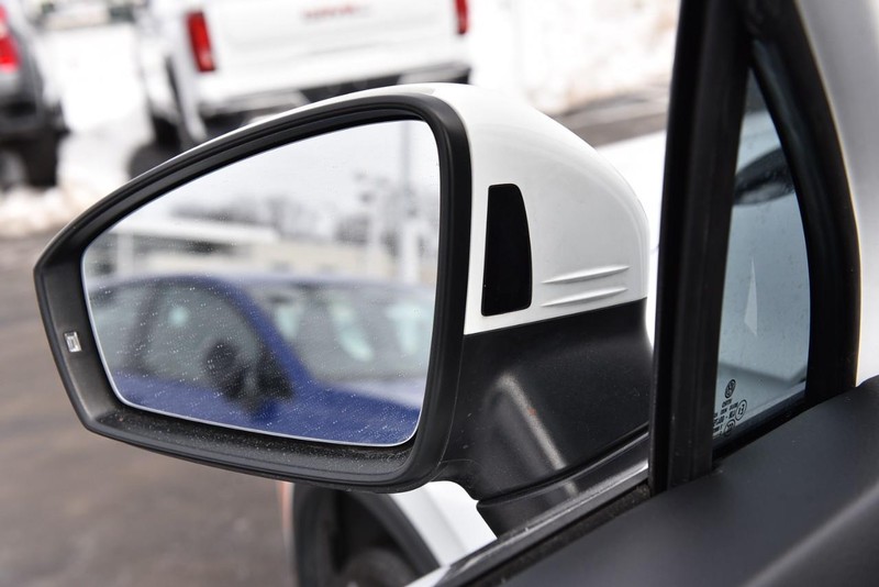 Volkswagen Tiguan Vehicle Image 09