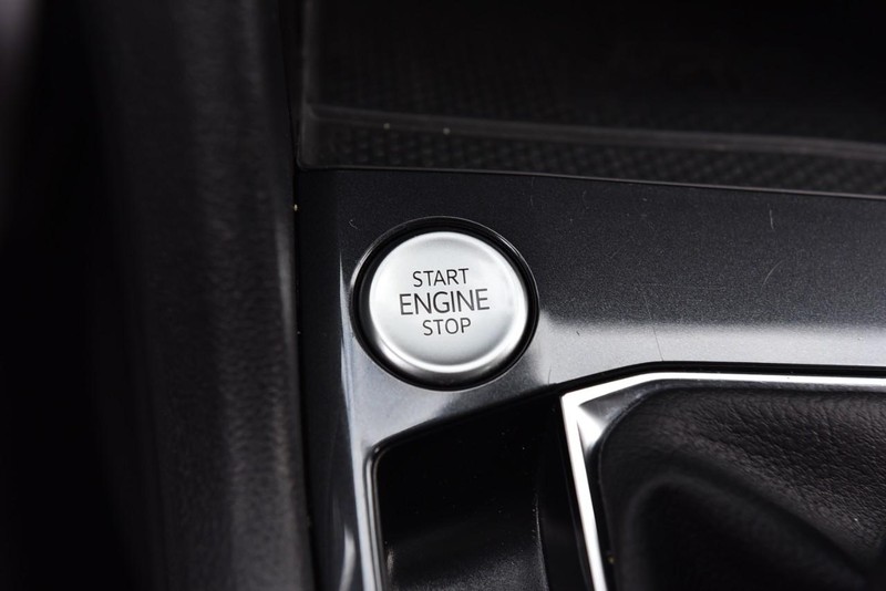 Volkswagen Tiguan Vehicle Image 16