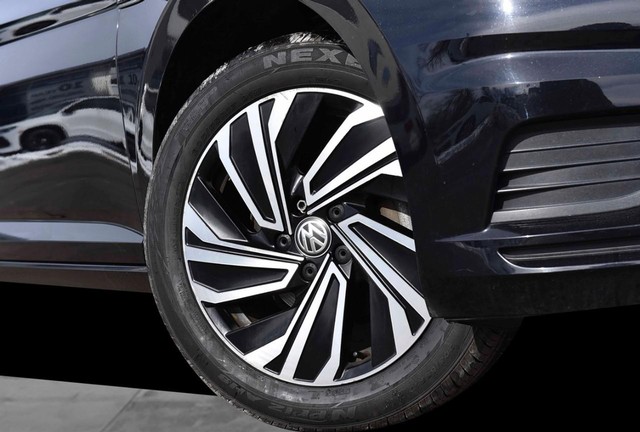 Volkswagen Jetta Vehicle Image 03