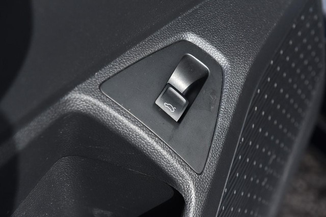 Volkswagen Jetta Vehicle Image 09