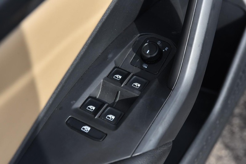 Volkswagen Jetta Vehicle Image 08