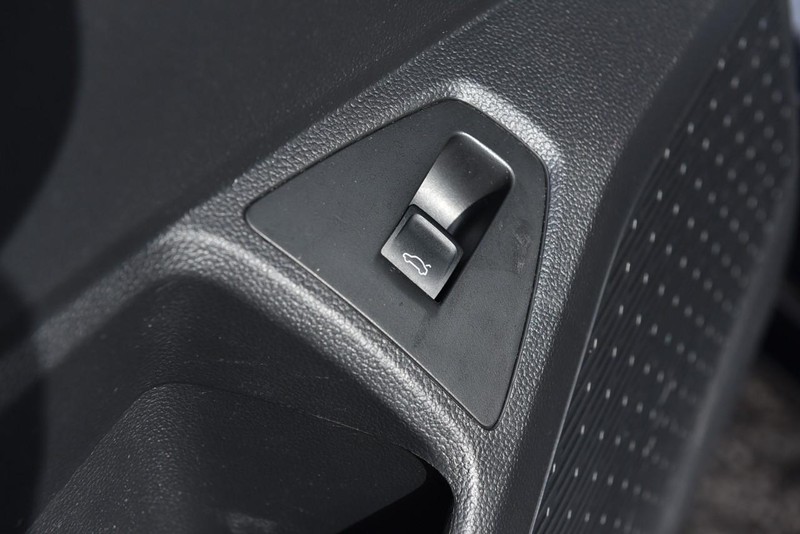 Volkswagen Jetta Vehicle Image 09