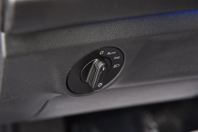 Volkswagen Jetta Vehicle Image 11