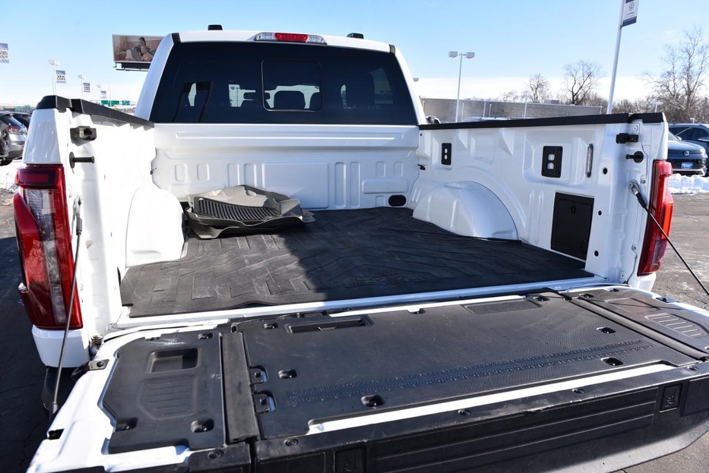 Ford F-150 Vehicle Full-screen Gallery Image 7