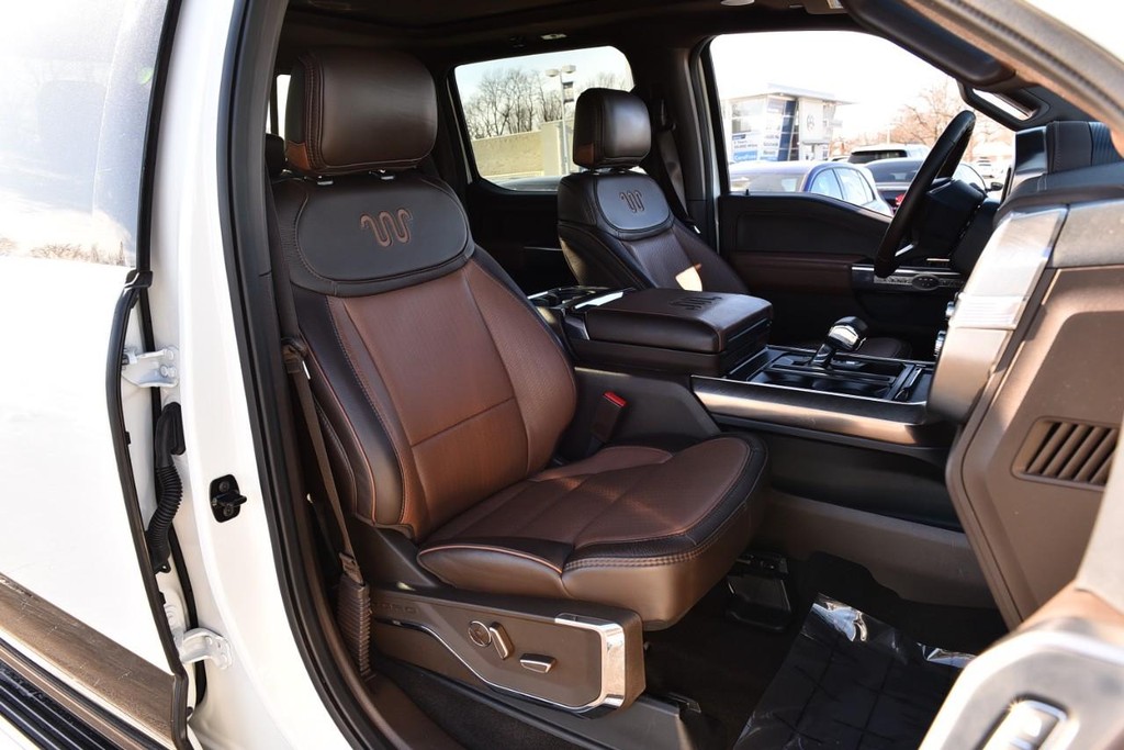Ford F-150 Vehicle Full-screen Gallery Image 23