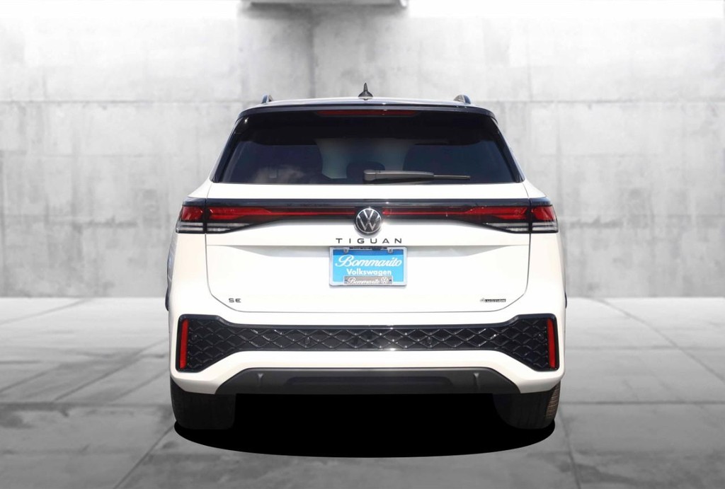 Volkswagen Tiguan Vehicle Full-screen Gallery Image 6