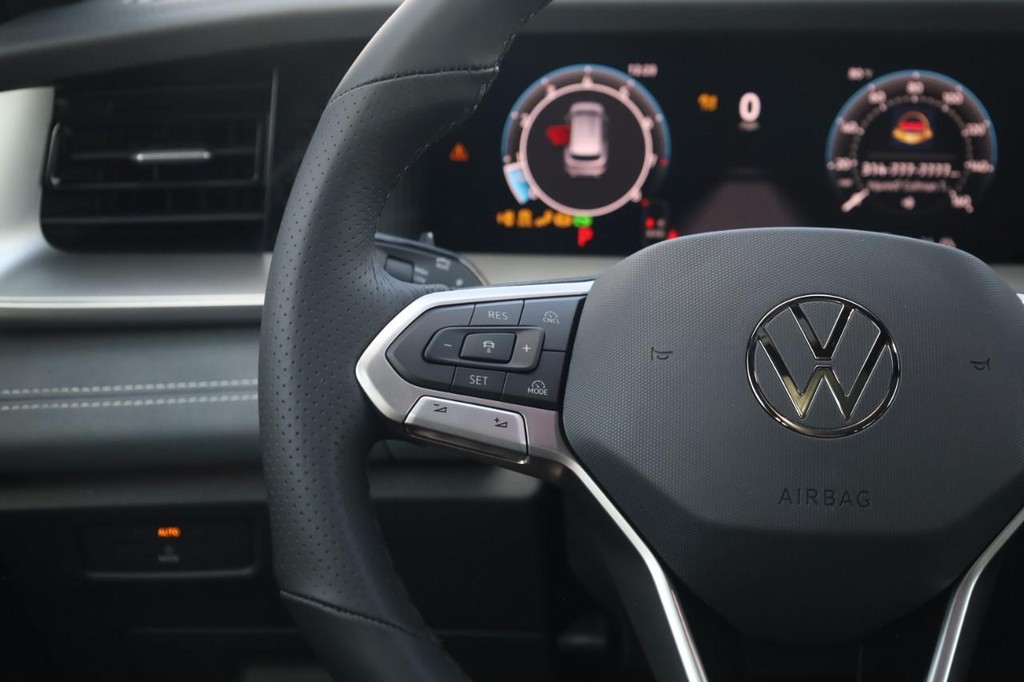 Volkswagen Tiguan Vehicle Full-screen Gallery Image 10