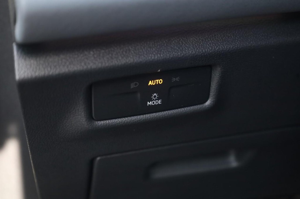 Volkswagen Tiguan Vehicle Full-screen Gallery Image 13