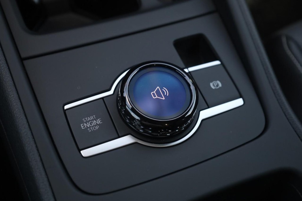 Volkswagen Tiguan Vehicle Full-screen Gallery Image 17