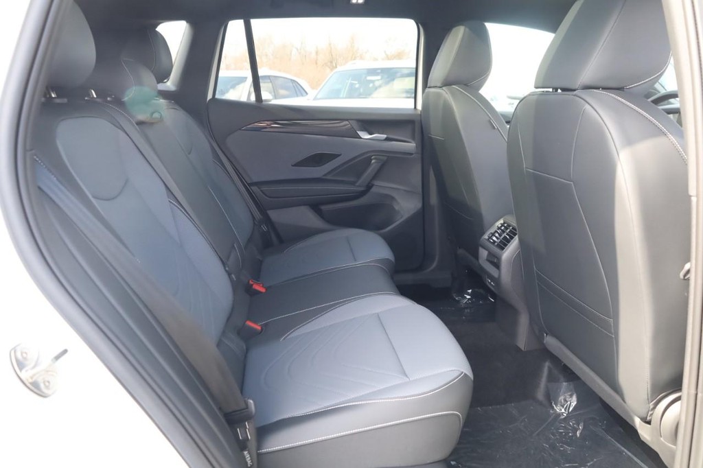 Volkswagen Tiguan Vehicle Full-screen Gallery Image 20