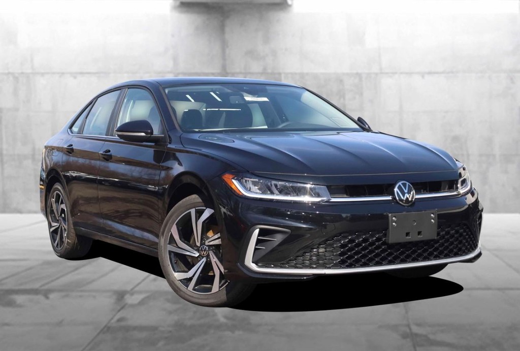 Volkswagen Jetta Vehicle Full-screen Gallery Image 2