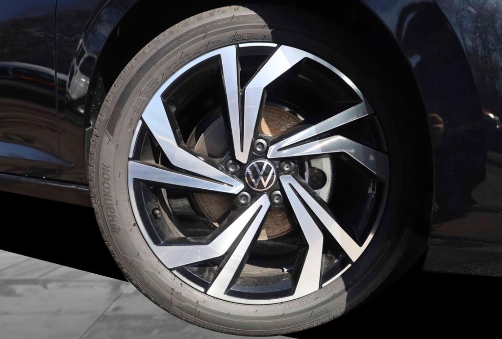 Volkswagen Jetta Vehicle Full-screen Gallery Image 3