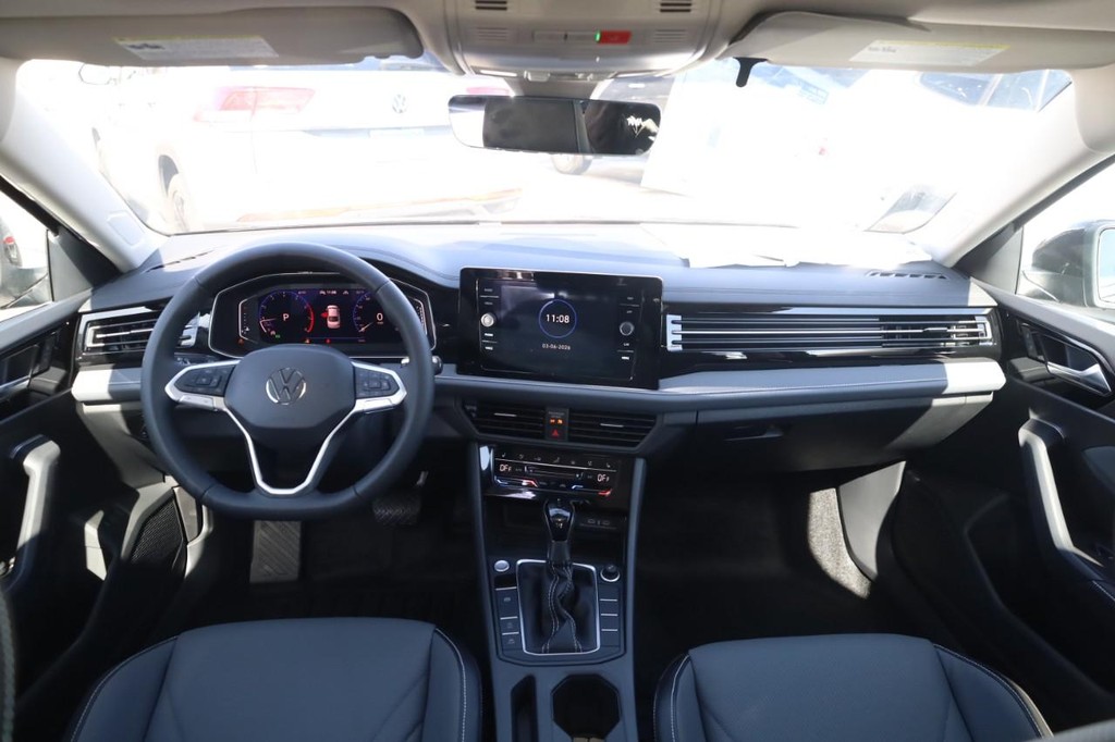 Volkswagen Jetta Vehicle Full-screen Gallery Image 7