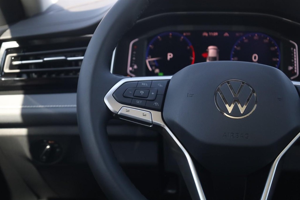 Volkswagen Jetta Vehicle Full-screen Gallery Image 10