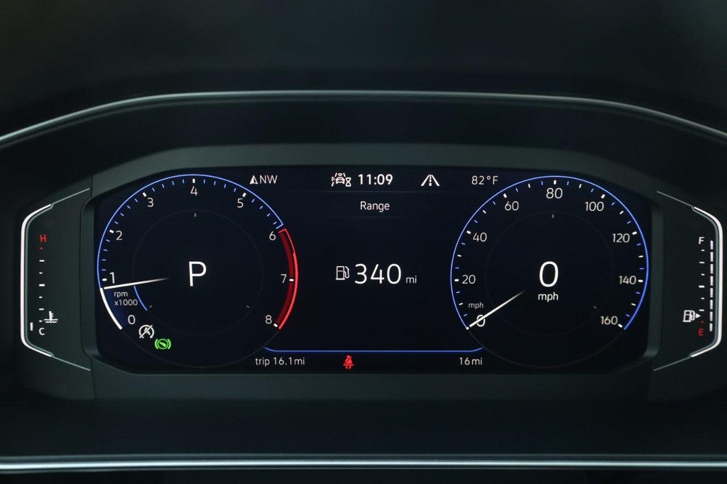 Volkswagen Jetta Vehicle Full-screen Gallery Image 14