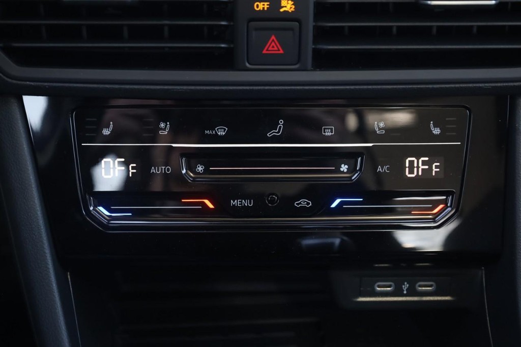 Volkswagen Jetta Vehicle Full-screen Gallery Image 17