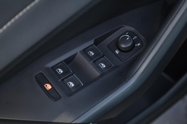 Volkswagen Jetta Vehicle Image 11