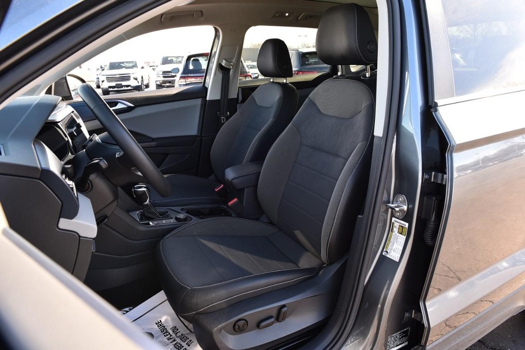 Volkswagen Taos Vehicle Full-screen Gallery Image 19