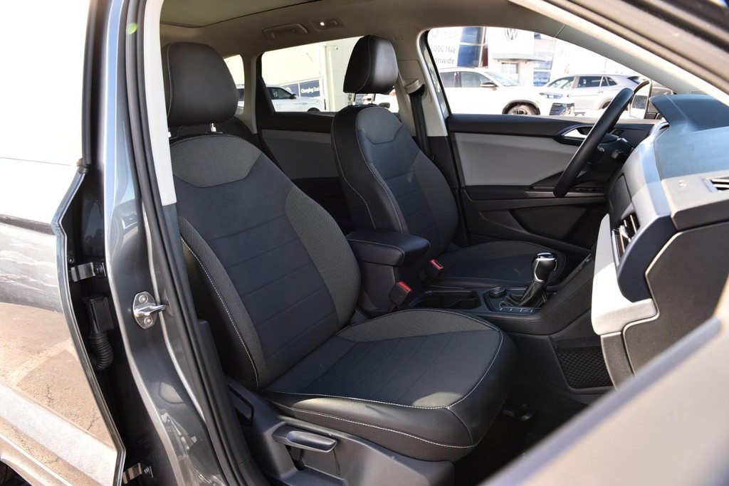 Volkswagen Taos Vehicle Full-screen Gallery Image 20