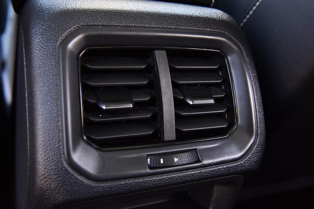 Volkswagen Taos Vehicle Full-screen Gallery Image 23