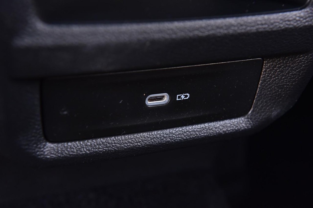 Volkswagen Taos Vehicle Full-screen Gallery Image 24