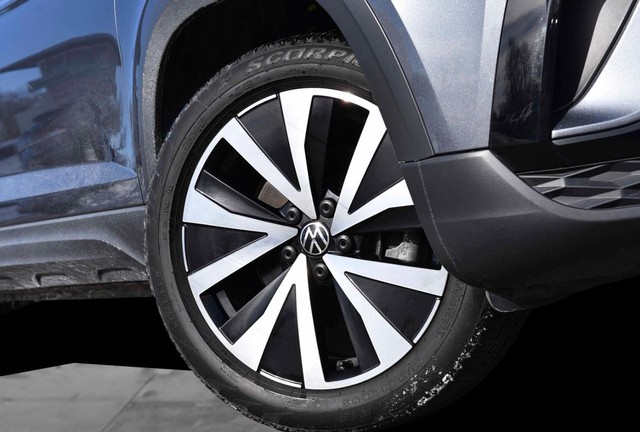 Volkswagen Taos Vehicle Image 03