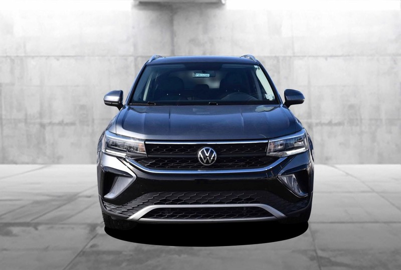 Volkswagen Taos Vehicle Image 04