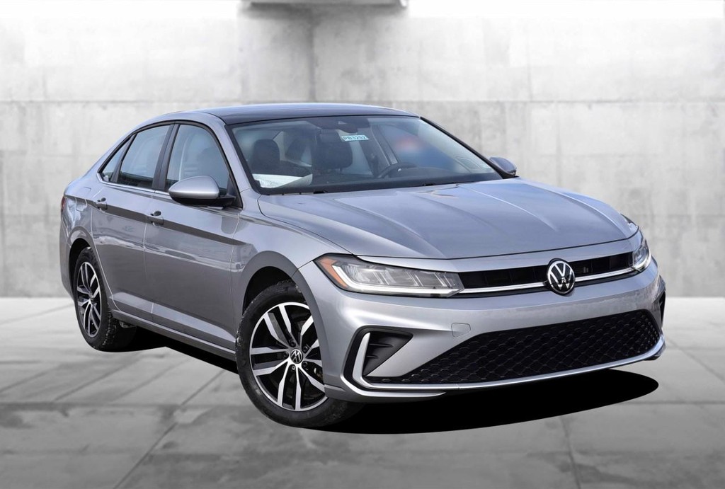 Volkswagen Jetta Vehicle Full-screen Gallery Image 2