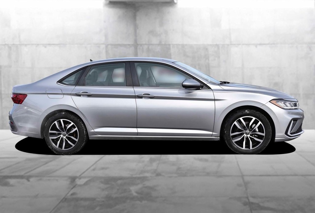 Volkswagen Jetta Vehicle Full-screen Gallery Image 5