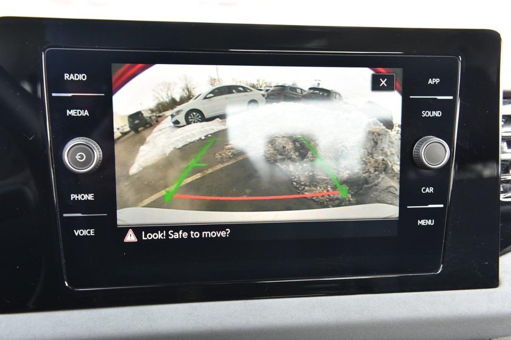 Volkswagen Jetta Vehicle Full-screen Gallery Image 13