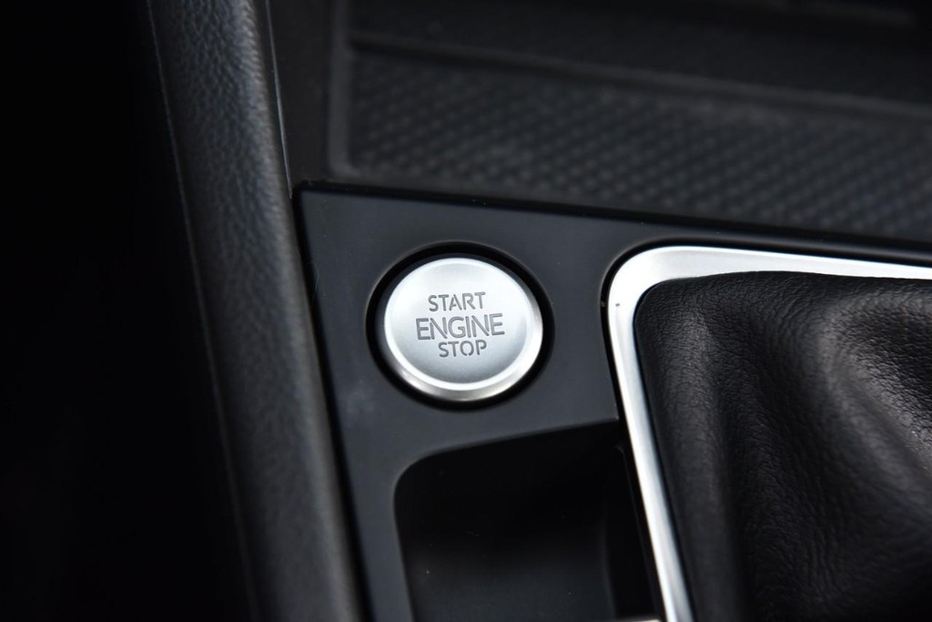 Volkswagen Jetta Vehicle Full-screen Gallery Image 17